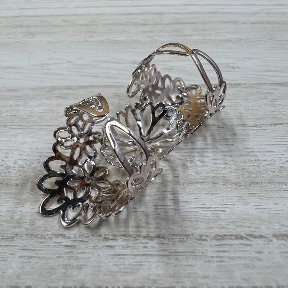 Hinged over-the-knuckle ring - Picture 3 of 5